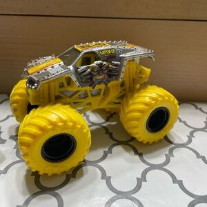 Monster Jam Monster Truck Max-D - YELLOW truck only